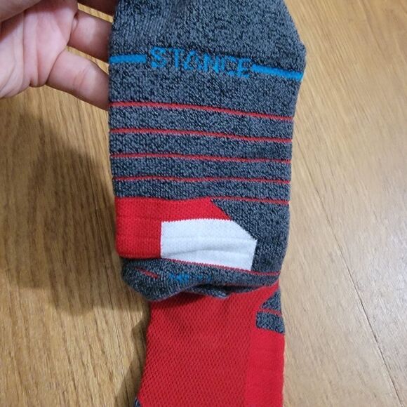 Stance Icon Sport QTR Training Gym Running Socks Feel 360 Infiknit Red Gray M - Picture 5 of 5